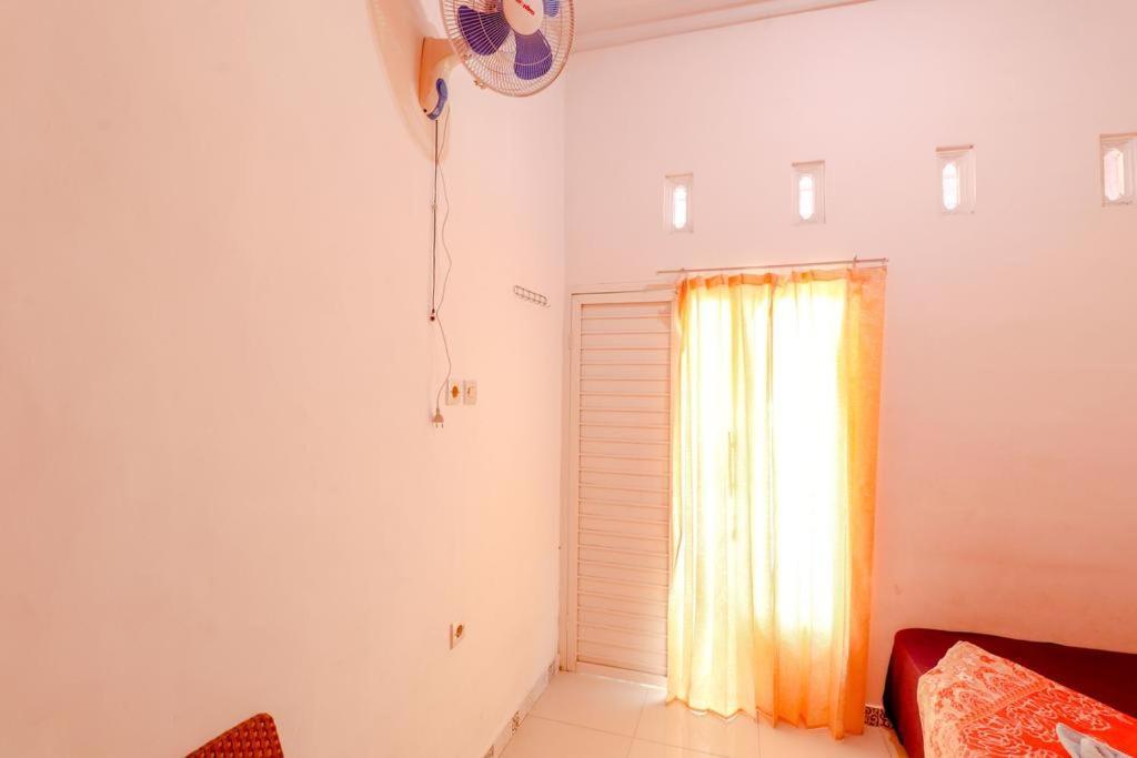 Pinky Guest House Batu Batu  Exterior photo
