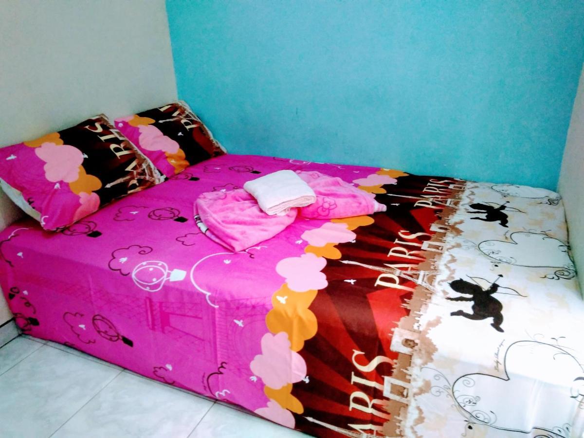 Pinky Guest House Batu Batu  Exterior photo