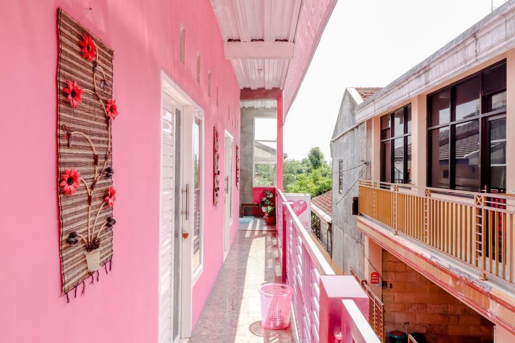 Pinky Guest House Batu Batu  Exterior photo