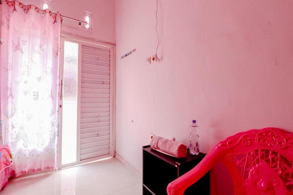 Pinky Guest House Batu Batu  Exterior photo