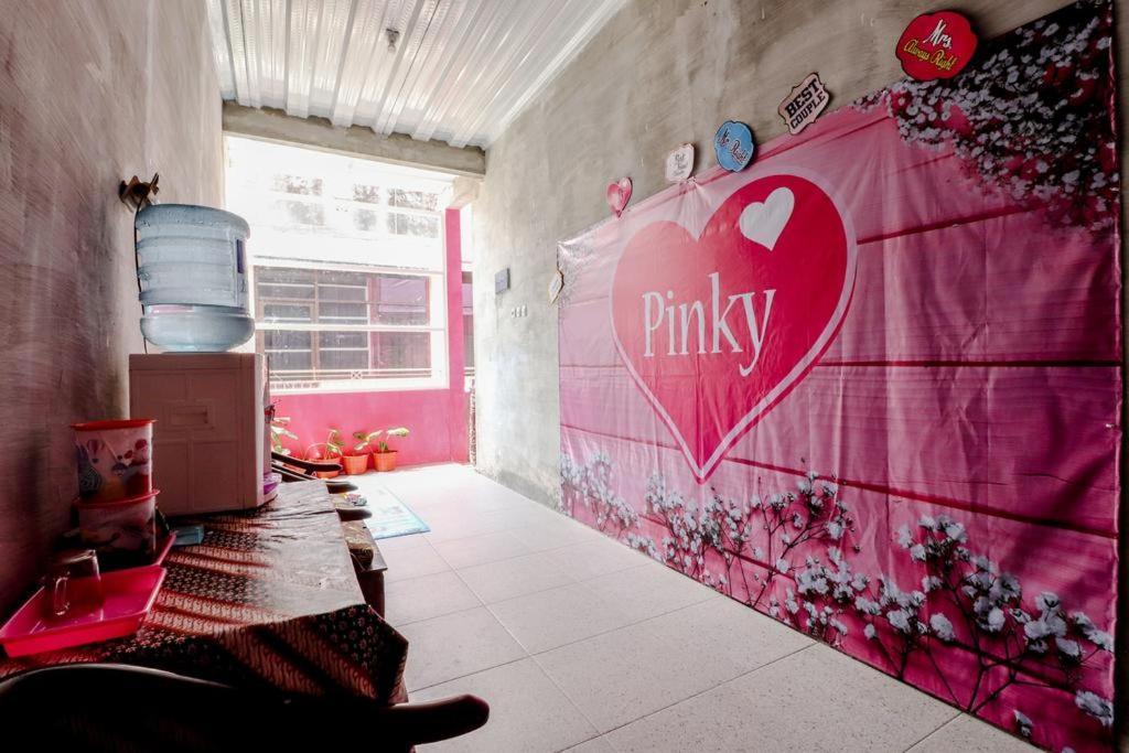 Pinky Guest House Batu Batu  Exterior photo